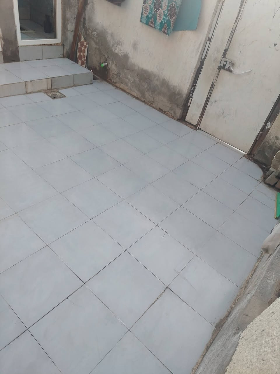 السلام عليكم بيت 140مترللبيع كاع ابو سكينه شارع يونس الگيم نهايت الشارع ***********
