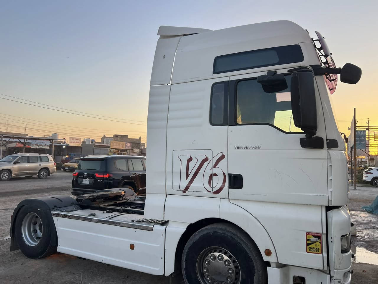 السلام عليكم  
للبيع مان تيگا 2003 بس الراس  
كير اوتوماتيك جديد محرك 460 بم ونوزل لا تنقيص ولا تبخير شاصي وقماره مكفولات سياره جاهزه للشغل مربوطه صهريج دبل تاير طوناج وذرعه موجودات الصهريج ماموجود السعر 110 وبيهه مجال 
***********  ***********
