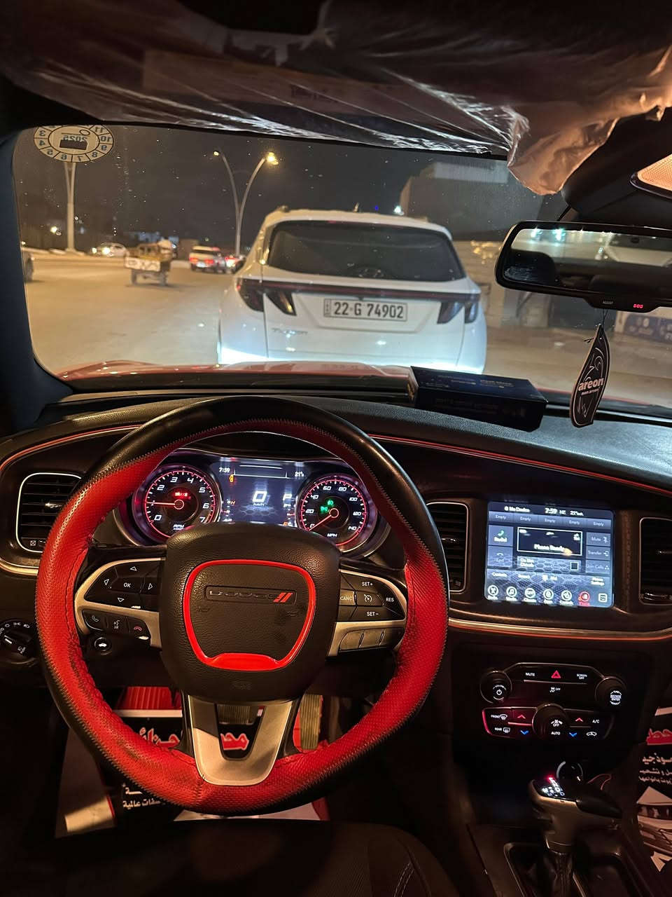 السلام عليكم للبيع السياره مديل ٢٠١٧ اربيل السياره كفاله وراد كندي بيه فقط بارد شبر بلمدكر الخلفي والباب الخلفي السياره جديده لون برتقالي مكينه ٦ سلندر
العنوان بصره 
السعر ٢١٨ وبيه مجال
 ***********
