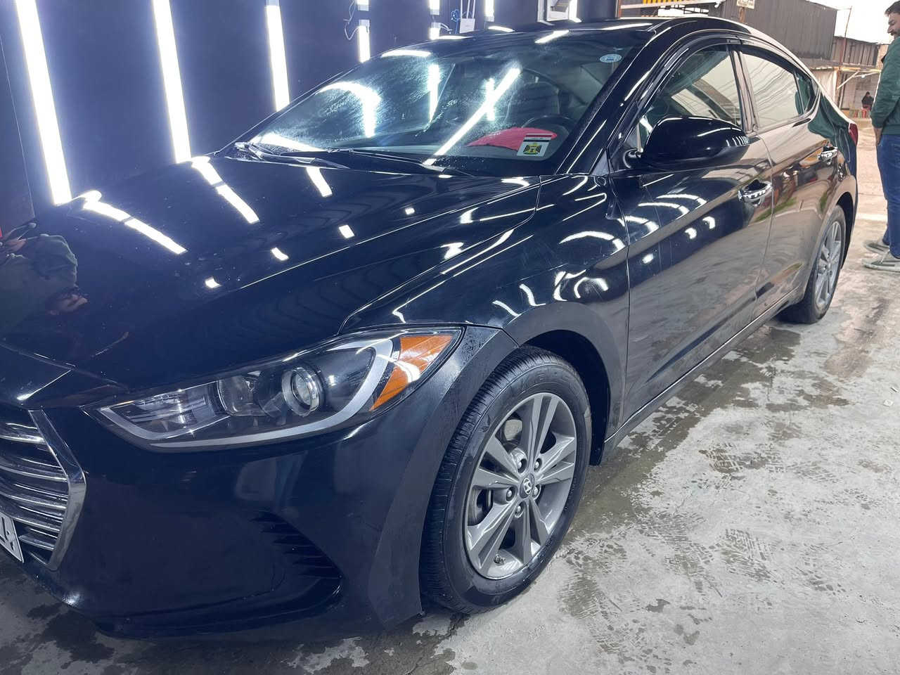 لنتره 2017 نص فول رقم جديد سنويه تواير جديد دخم جديد تبريد ثلج مجاول جديد بلكات كلو جديد السياره الضرر جلخ بس بدون دواخل شرط بابين مصبوغين بدون ايرباك وتبديل كلها كود واحد السياره بيها بل داير الوره هم شويه صبغ فقط المكان الموصل *********** كورك*********** السعر 115وبي مجال
