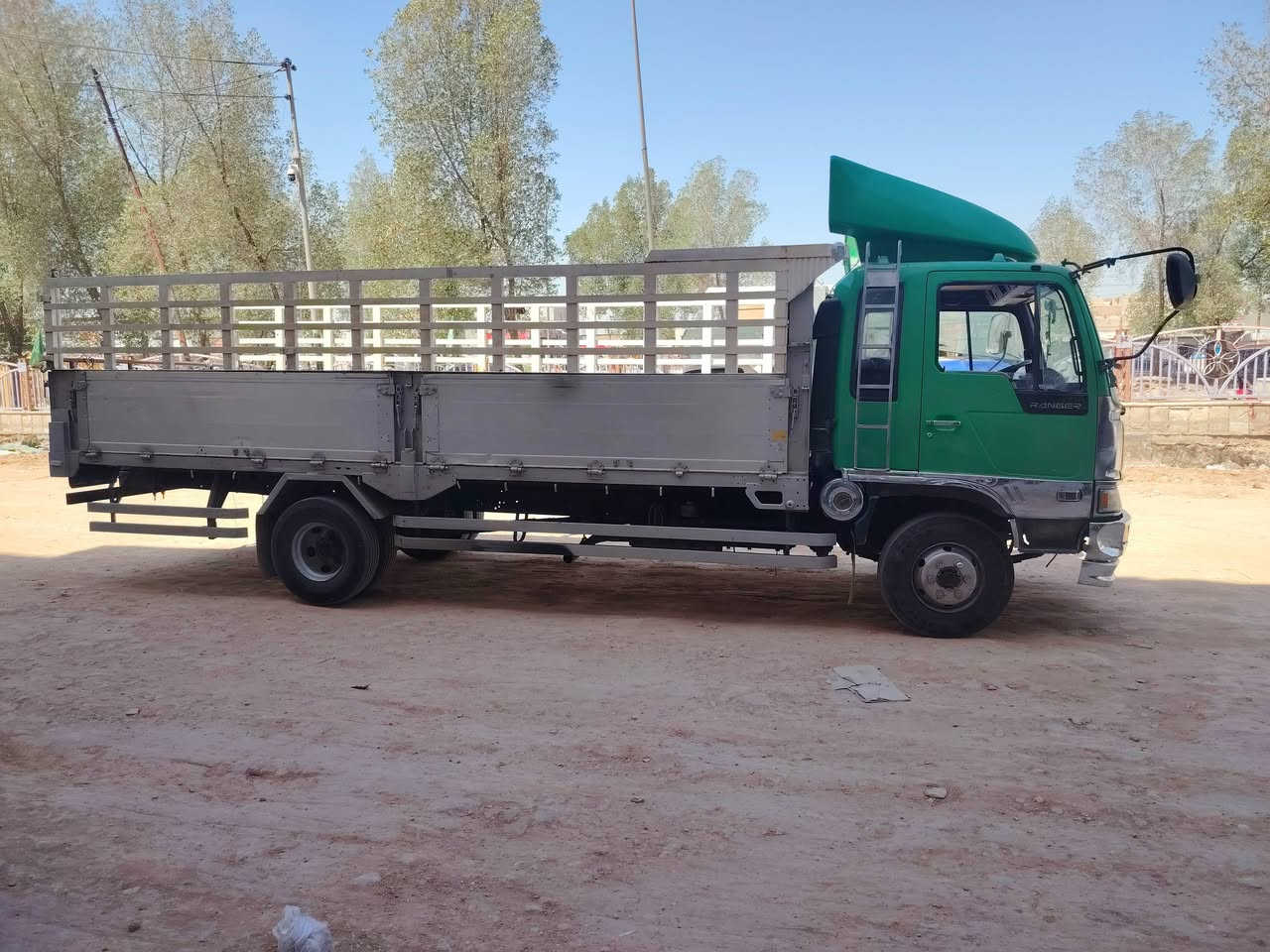 هينو طيره للبيع موديل 93 رقم واسط *********** مكان الحله 145 وبيه
