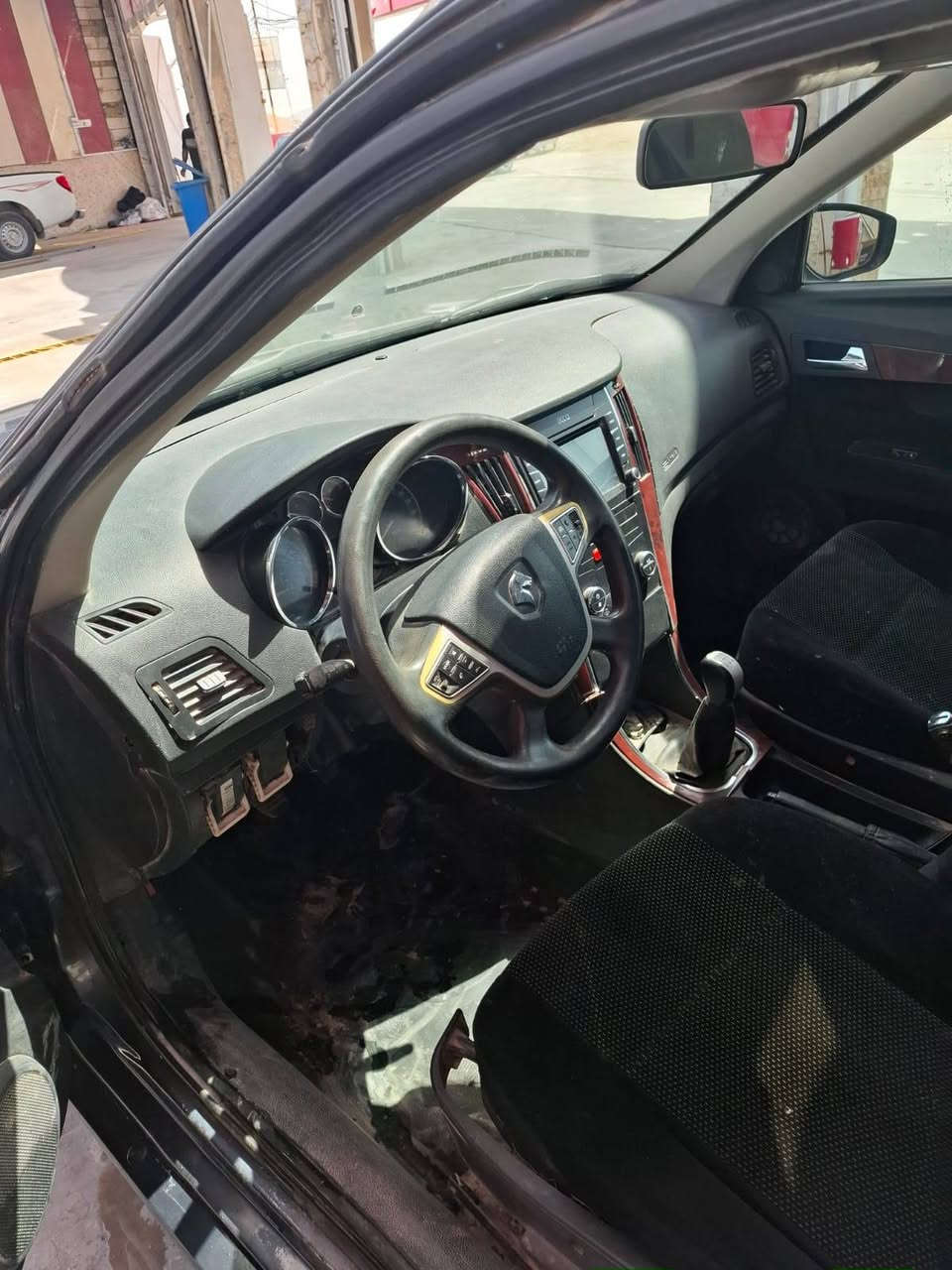 دنا للبيع موديل 2018 بيها حادث جهة السائق ومبدل باب السائق واللي خلفه... السيارة رقم قادسية... سعر 40.. للتواصل ***********
