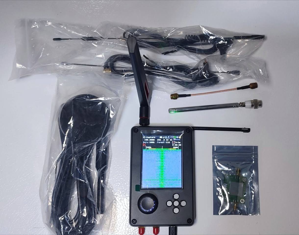 موجود PortaPack Hackrfone
توصيل كل محافظات


**إذا كنت صاحب هذا الإعلان وتريد حذفه لأي سبب، رجاءا أرسل رسالة إلى الدعم الفني**