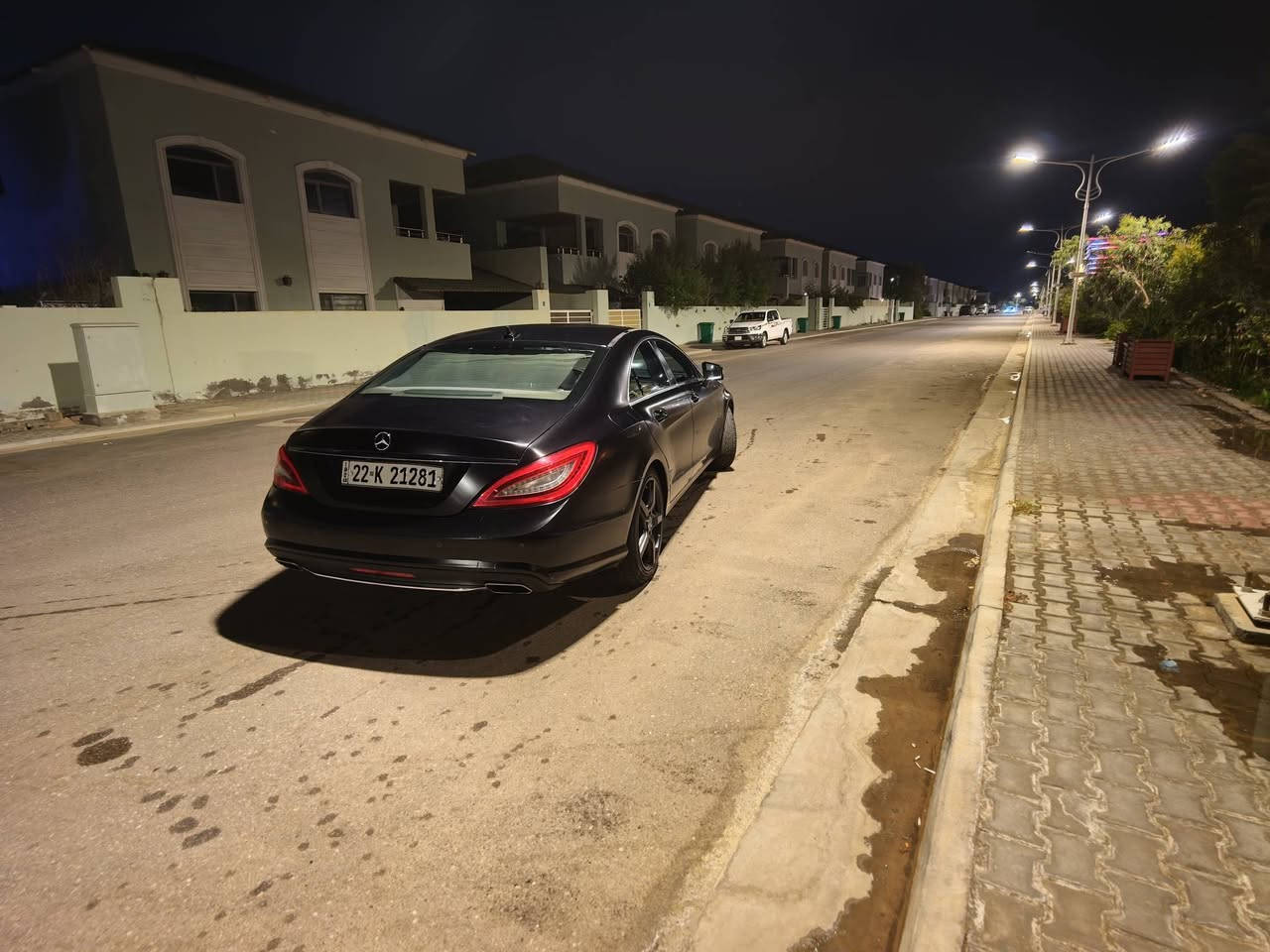 CLS350 2013 (كاز)
Diesel 3.0L turbo 
السيارة كلين بالعراق بيها بس جاملع ايمن مفتوح معدل على البارد بدون ايرباك بدون دواخل
فوول مواصفات كير مكينة جاهزة
رادارات نقاط عمياء تحديد مسار قيادة ذاتية بصمة فتحة
وهواي مواصفات
بيها نقوصات بسيطة
سعرها 178 بيها مجال  
مكان السيارة الحرية الدولعي
***********
