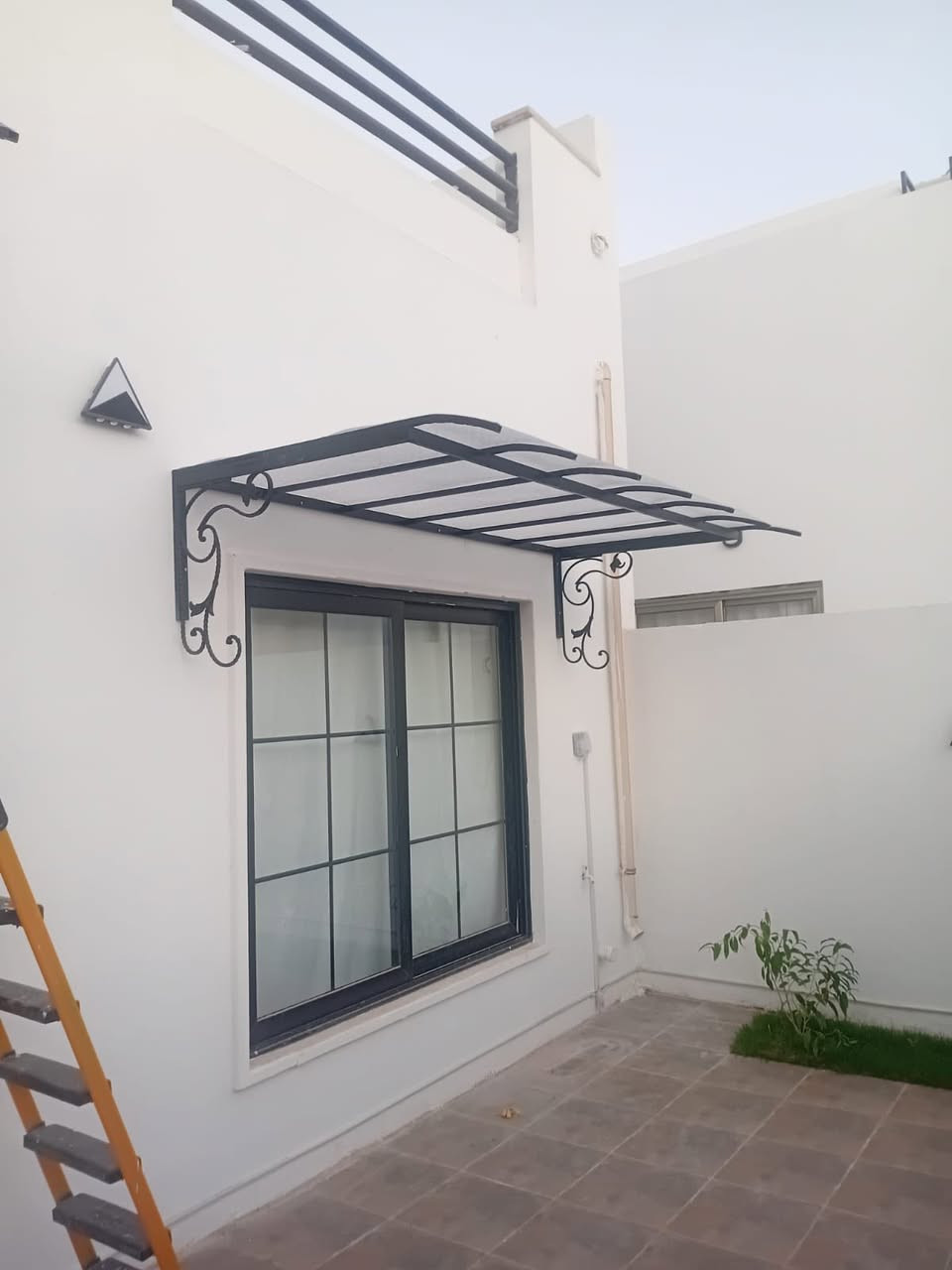 حدادا درجه اولى احدث الديكورات التركيه ابواب شبابيك سندويج بنل سقايف كي سبان تكريت  القادسيه شارع البلاج باداراه ابو ابراهيم*********** زين *********** ربي اني لما انزلت لي من خير فقير
