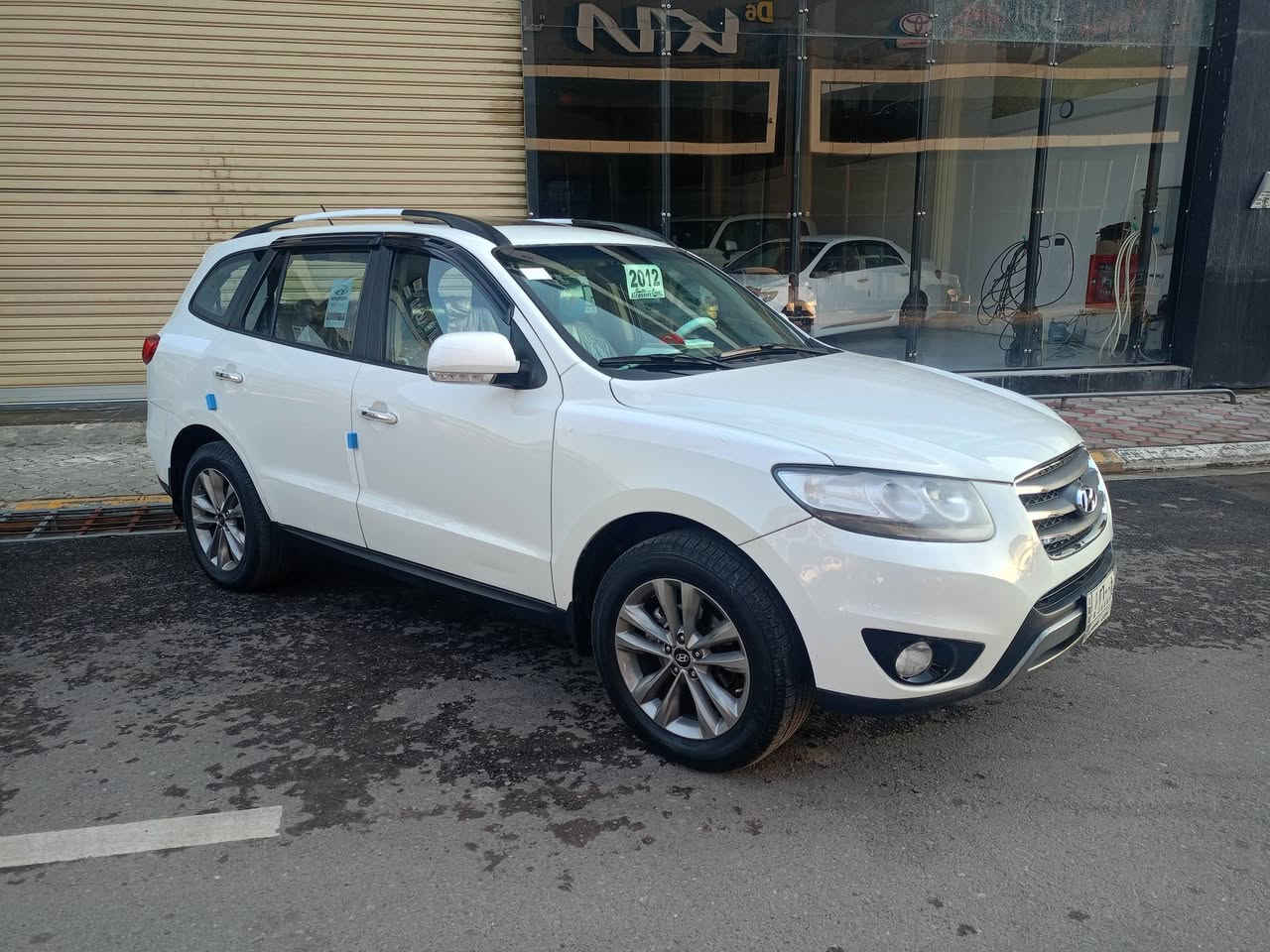 سلام عليكم اخوان سنتافي موديل 2012 رقم نينوى الماني كابون بانزين محرك 6سلندر بصمة سلايت سبعة راكب السيارة فول  مواصفات ضرر اربع قطع جهت السايق قطعتين تبديل وقطعة ونص صبغ.  سكف وتكم وبجم كلو شرط السيارة احلا من الصور جاهزة مايعوزها مصرف كلها شرط طخمها وتايراتها كلو جاهز السعر 137 الاستفسار على الرقم كورك ***********. اسيا ***********
