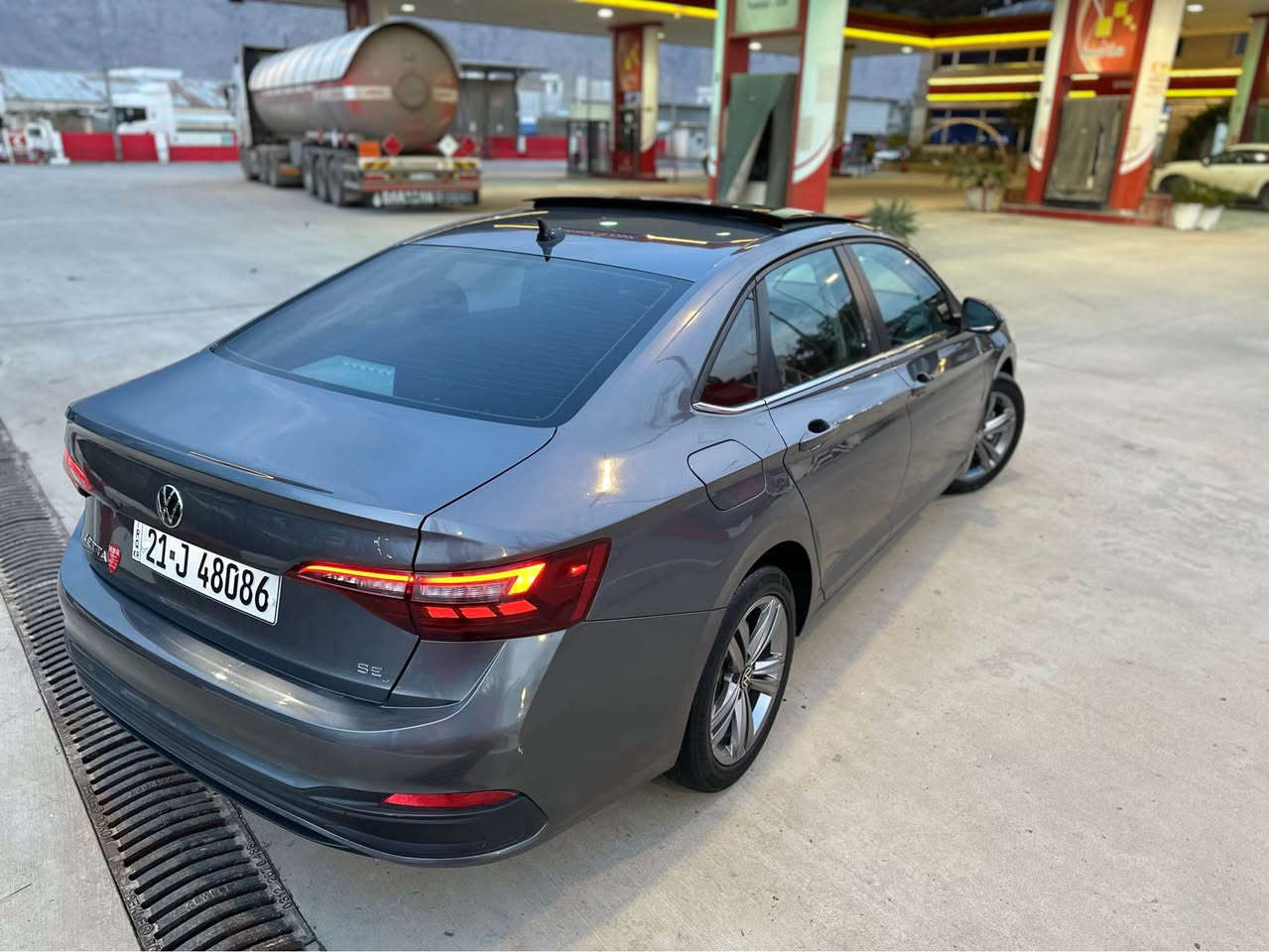 شوێن رانیە      سحر. 140$.   ژم  ***********
جیتە مۆدیل. 2024 ماسەفات ئەمریکی SE فوول 
ماسەفات پانۆرامە شاشە ئەلیکترۆنی ڕادار خەتی جادا ئۆتۆ ستۆپ ئۆتۆ ترافیک ئاوێنە رادار سێ مۆدی لێخورین دەسک لەمس  کوشن جڵد کوشن هیتەر. تەبریت دوو زۆن 
بۆیاخ یەک پارچەی بۆیاخە پارچێکی شی گۆراوە بە بەیلاد
لای سەکنی حادیسەیەکی هەیە بەس قورس نیە 
 حەماوە و راتەری بەشەرت و بەزەمان 
ئیرباگ شان و سووکان سیستەمە  حەماوە بەشەرت
رەقەم شانسی(3VW7M7BU6RM013712) 22هەزار رۆشتوە 
سەنەوی و هەزەی هەمووی تازەیە تازە رەقەم کراوە 
    شوێن رانیە.     سحر140$    ژم *********** وتس رانية, السليمانية
