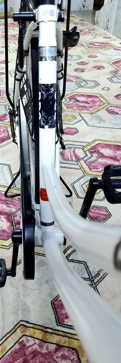 باسكل ⬜ سوبر A
حجم 27
بريكات أمامي وخلفي شغالة
داينمو لايت ثلجي شغال
قفل ورا شغال
باسكل نظيف مال حاوية
اللون أبيض ⬜ مميز
📍 المكان: الناصرية – قضاء سوق الشيوخ
💰 السعر: 100 ألف
التواصل خاص سوق الشيوخ, ذي قار


**إذا كنت صاحب هذا الإعلان وتريد حذفه لأي سبب، رجاءا أرسل رسالة إلى الدعم الفني**