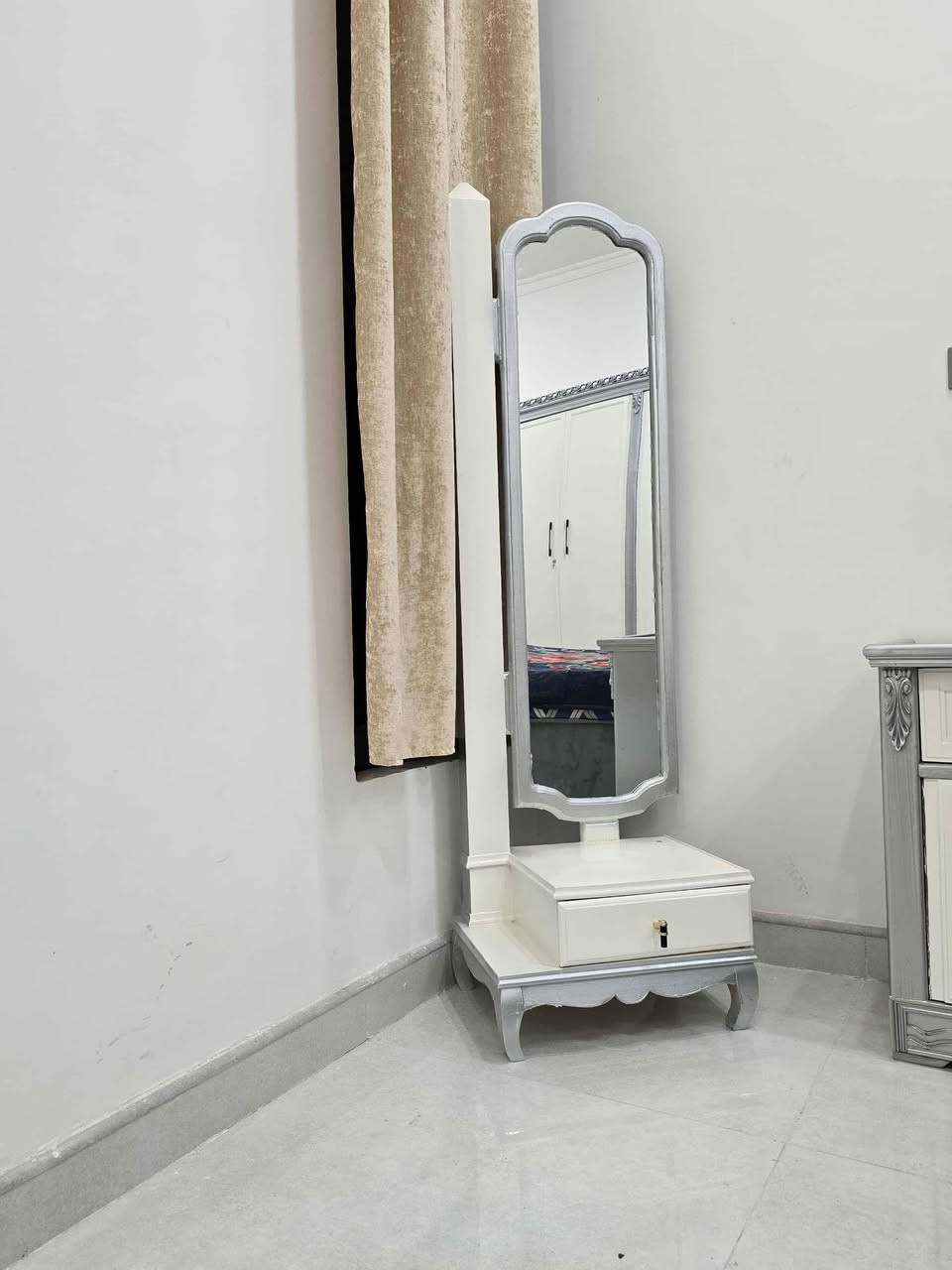 عمل ونجارة محمد باسم الكيم حسب مايطلبه الزبون وضمان بالمواد والعمل ديوانيه الحمزة ي*********** اي موديل يعجبك اسوي الك عنوان المحل كراج الملاح قرب دزني لاند محلات سيد يعرب
