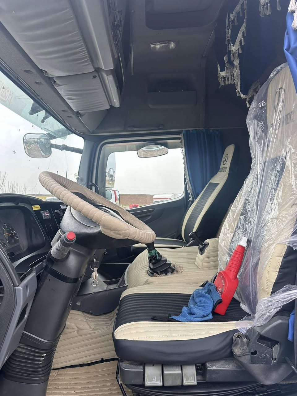 للبيع موديل 2006 فول مواصفات طول سبعه وربع مكان اربيل سعر 250
***********
