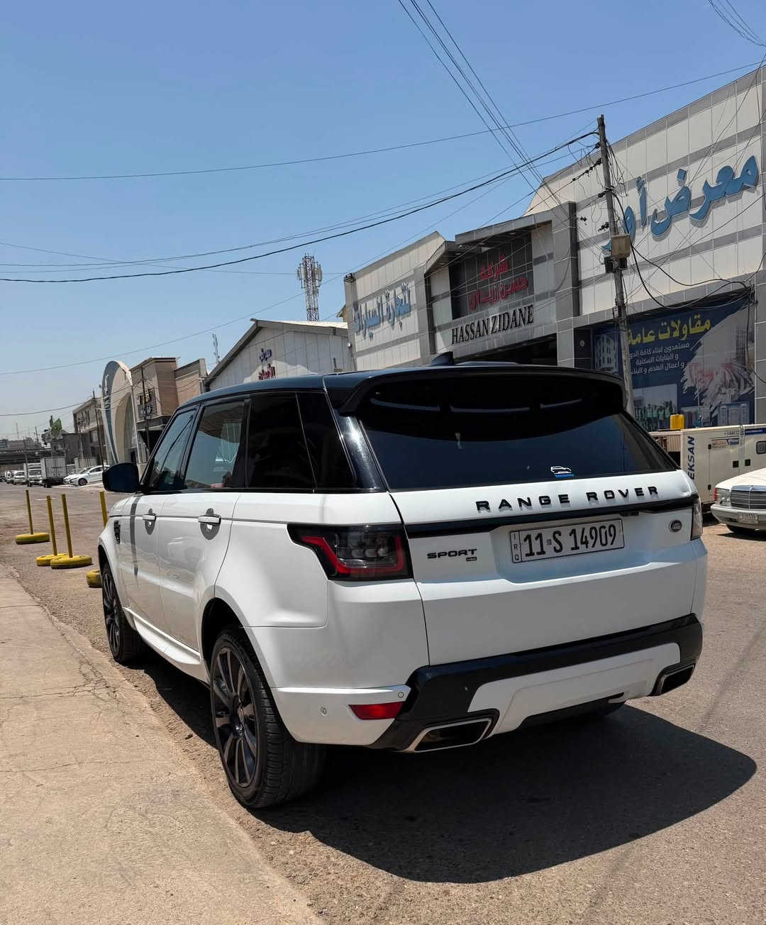 🚘 للبيع | رانج روفر سبورت HSE موديل 2021
للبيع رانج روفر سبورت HSE موديل 2021، محرك 6 سلندر استيراد أمريكي، لون أبيض، ممشى 104,000 كم، بحالة جيدة وجاهزة للاستخدام.

المواصفات:
✅ موديل 2021
✅ فئة HSE
✅ محرك 6 سلندر تيربو
✅ ناقل حركة أوتوماتيك 8 سرعات
✅ نظام دفع رباعي دائم (4WD)
✅ نظام تعليق هوائي قابل لتعديل الارتفاع
✅ فتحة سقف بانوراما
✅ تشغيل بصمة ودخول ذكي (Keyless Entry)
✅ تشغيل بزر (Start/Stop)
✅ شاشة عدادات رقمية
✅ شاشة معلومات وترفيه تعمل باللمس
✅ كاميرا خلفية مع حساسات أمامية وخلفية
✅ مثبت سرعة
✅ مقاعد جلد كهربائية مع ذاكرة حفظ
✅ تكييف أوتوماتيك متعدد المناطق
✅ إنارة LED أمامية وخلفية
✅ جنوط ألمنيوم أصلية
✅ Apple CarPlay وAndroid Auto
✅ نظام Terrain Response لاختيار أنماط القيادة
✅ ثلاجة داخلية (Cool Box)

ملاحظات السيارة:

* استيراد أمريكي.
* باب السائق الخلفي تبديل (سرقة).
* البابان جهة اليمين صبغ وسمكرة.
* السيارة تُفحص بأي مركز فحص يختاره المشتري، ولا يوجد أي مانع من الفحص.

💰 السعر: (350) دولار 

📍 العنوان: بغداد – شارع فلسطين

📞 للتواصل: ***********
