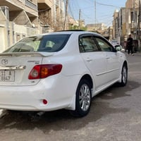 كورلا ٢٠٠٩ فطيم خليجي  مكينه ١٨٠٠ بيها صبغ بحافت الجاملغ والباقي كفاله...