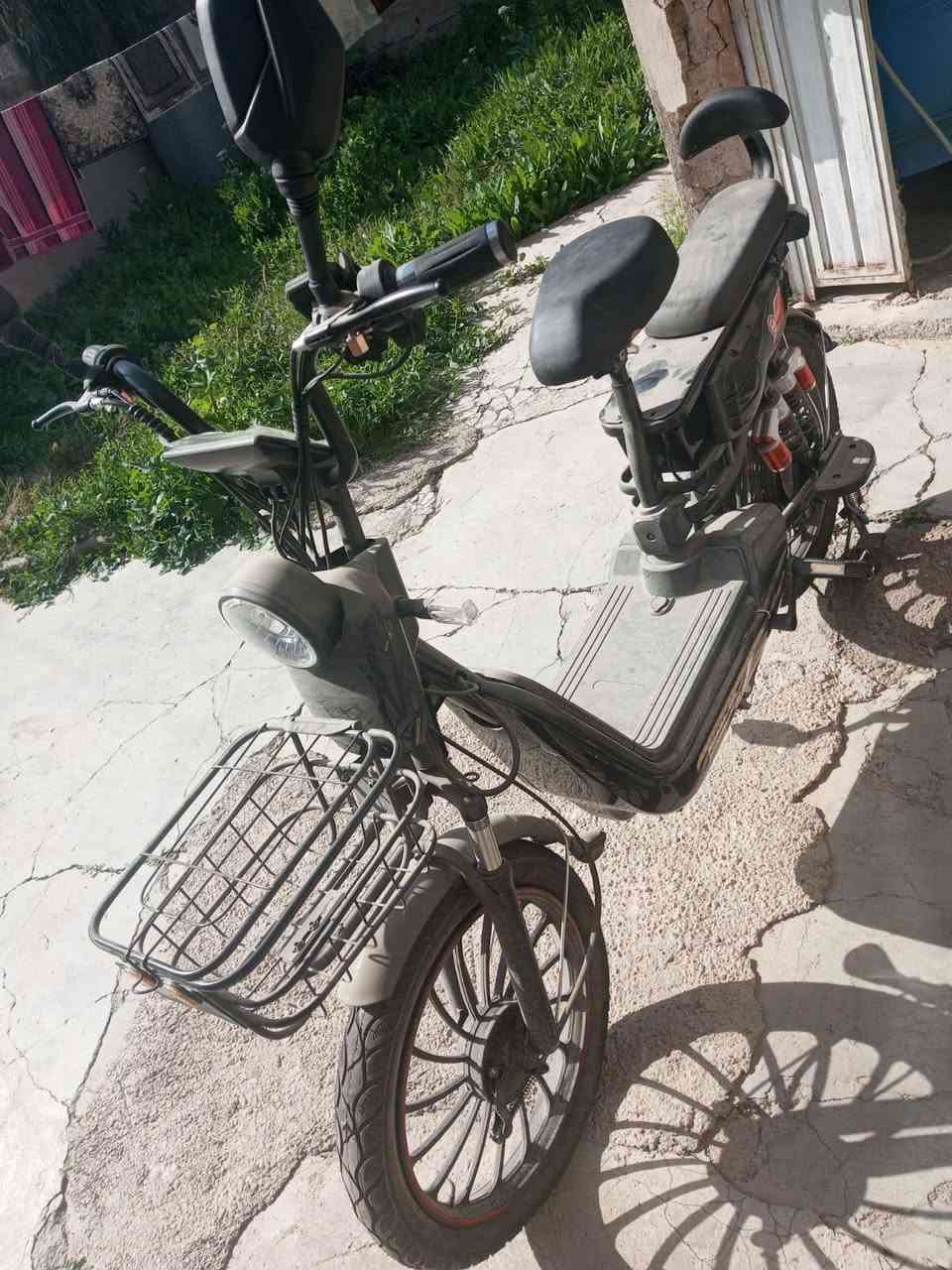 السلام عليكم اخوان دراجه شحن للبيع صفر ما ماشيه موديل 2024  السعر 650الف وبي مجال قليل 
وهذا رقم صاحب الدراجه *********** أو راسلني خاص
