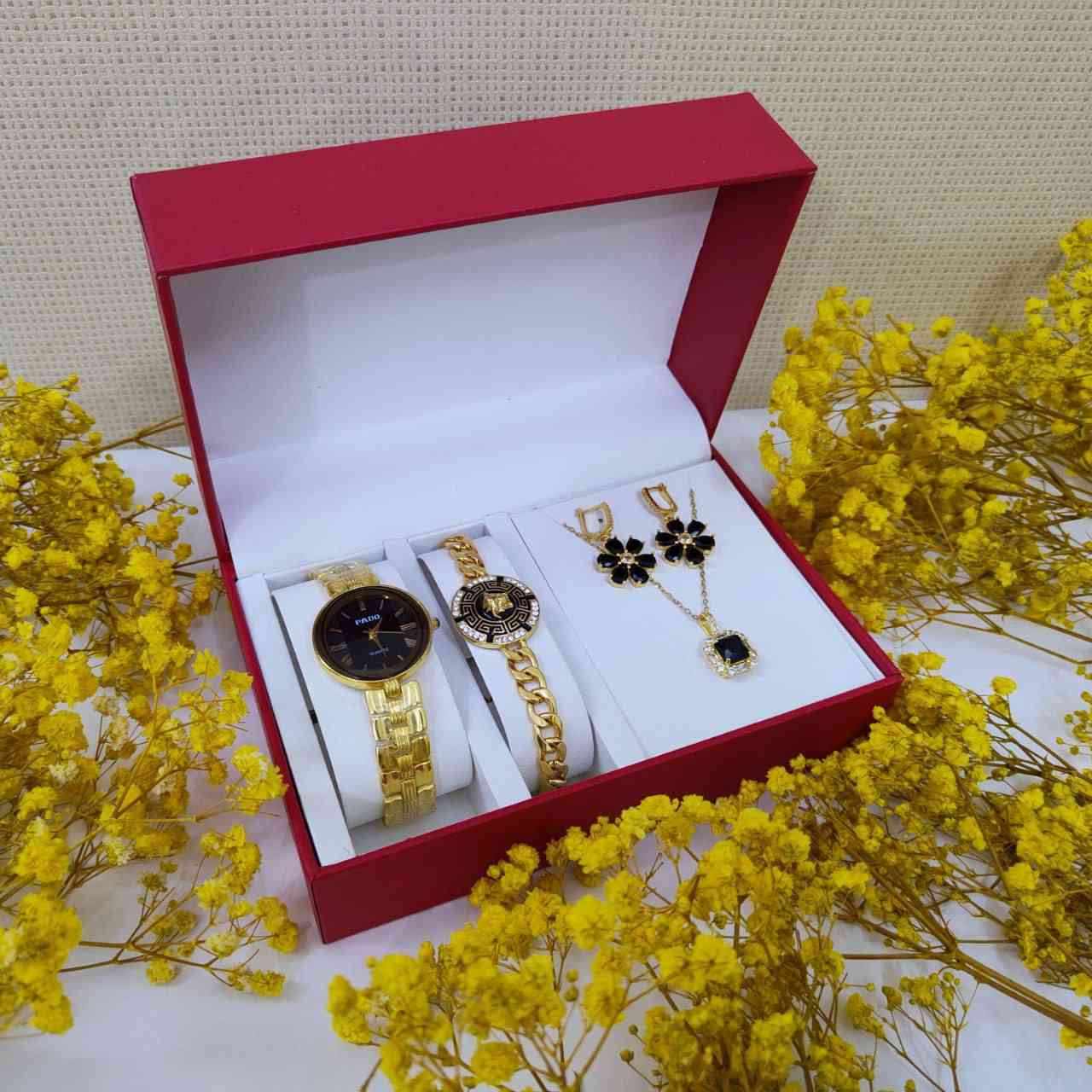 يتوفرت بوكسات ساعات نسائية 
كافه الموديلات والتصاميم متوفرة 
يتوفرت اسماء الاحرف.. 
سارع بالحجز... 
التاج الذهبي 
واتساب
 ***********
