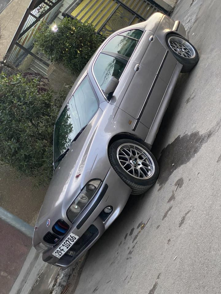 السلام عليكم 
اخواني الاعزاء صقر528 
علية مكينة 528 تك فانوس وكير عادي جاترك وصينية وعينة جديدة السيارة مري كهربائية والكشنات كهرباء وتحكم ستيرين علية دركة x6 2016وعلية سماعات مال x6ودمام خارجي ولايتات زينون عالي ناصي علية ويلكب كرن الغزال 18 وتخم تاير نضيف والويل لا تصليح ولا عواج غرفتة نضيفة والكشر احلا من الصور والسيارة بأسمي مشروع وطني وهزة جديدة السعر 68 وبي مجال بسيط والسيارة بيها بعض النقوصات البسيطة رقمي متواجد واتساب ***********
