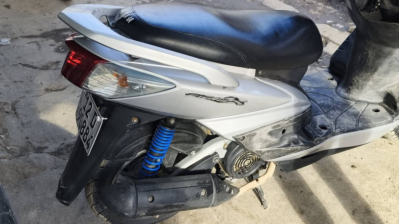 السلام عليكم
سكنس فحل ياباني
مكينه جديده برغي مافتوح بيها
عقل مفتوح يمشي فول ال 110 
لايت زيلون عدسه
كهربائيات كله شغاله.
تحريكه معدل فول 
تايرات زوج جدد
سعر مليون و800 بيه مجال
شرط التحويل (*********** )
