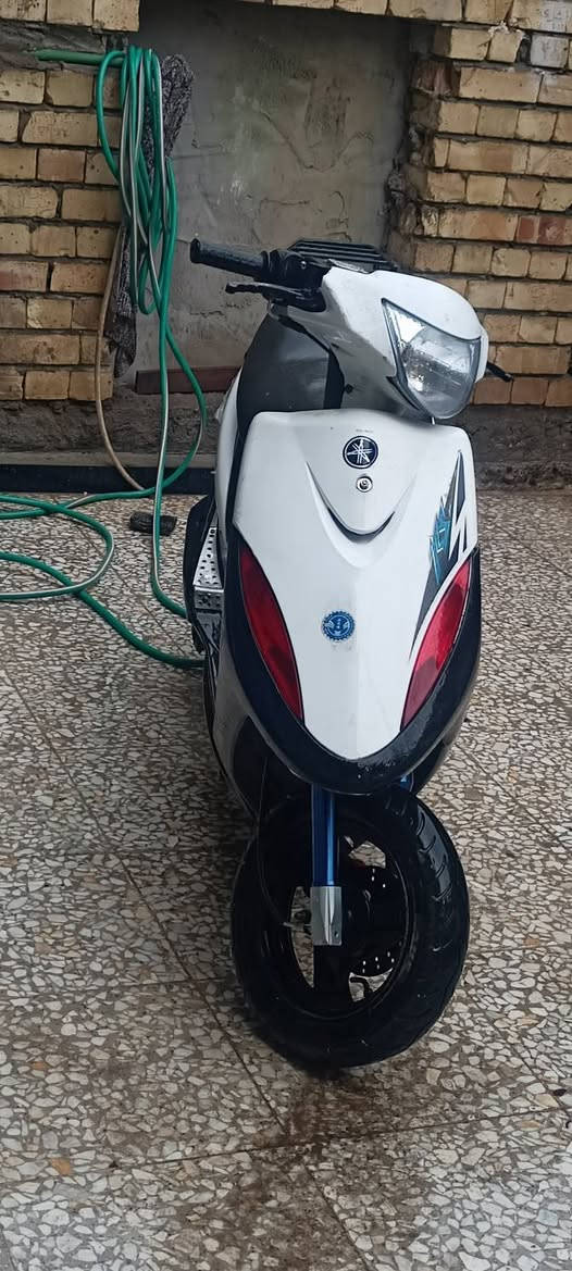 السلام عليكم للبيع او مراوس
ماكس عدله 
كفرات ختم واحد 👍🏻
مكينتها خرسه 
كهربائيات كلها شغاله  
 بيها تزويد دبلات اماميه رياضي وقطرة دهن رياضي 
شغاله سلف وهندر
دهنها كل 15يوم ابدله  
سعر  475 بيها مجال بسيط 
مكان الدراجه بغداد الغزاليه الهياكل
رقمي ***********
