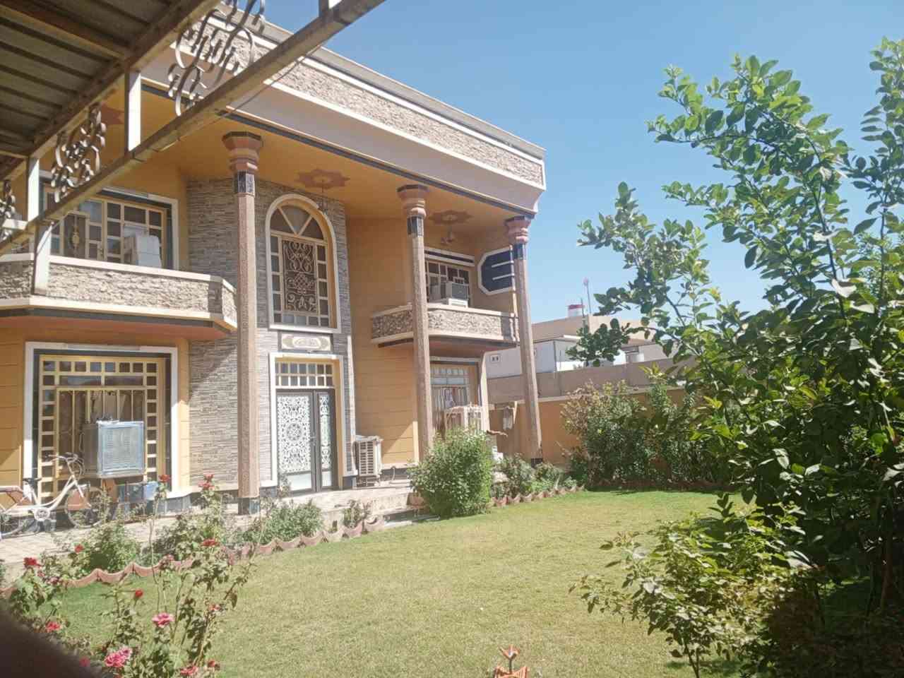 السلام عليكم 
بيت للبيع القادسيه شارع الحولي مساحه 600
للأستفسار 
***********
***********
