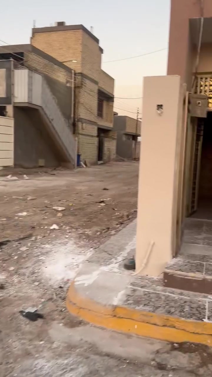 سلام عليكم بيت لبيه مساحه ٥٥متر لوجه ٥ونص 
ركن موقه حلو 
***********
