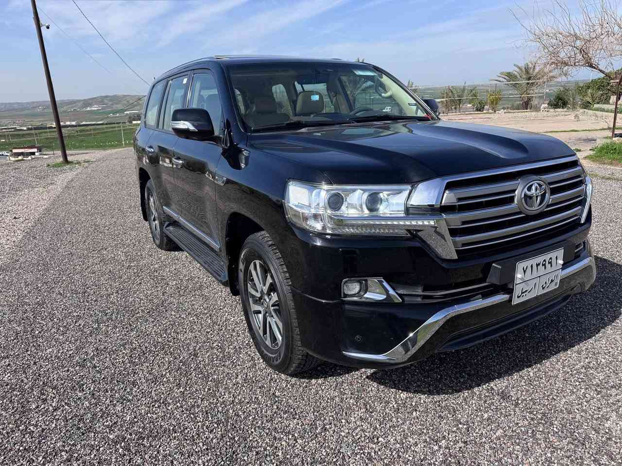 السلام عليكم  
لاندكروز للبيع موديل ٢٠١٧ مواصفات معروفة شريكة سردار 
كشنات جلد  السياره مكفوله كفالة عامة كلين
السياره جديده جدا سلندر  ٧ راكب ٣ قطع تبريد تخم تاير جديد السياره  كلها شركه ماشيه ٢١٥ ألف كيلومتر حقيقي على الفحص السياره استخدام بيت وباسمي ثاني يوم تحويل  مكان السياره اربيل  السعر  ٤٨٠  وبيها مجال 
للاستفسار الاتصال 
***********
