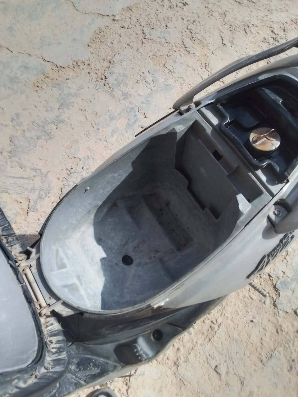 سلام عليكم دراجه اكزز سرعة 100نضيفه كلشي شغال بيها مكاني بابل السعر 400بيها مجال قليل اليحب يراسلني خاص هذا رقم***********
