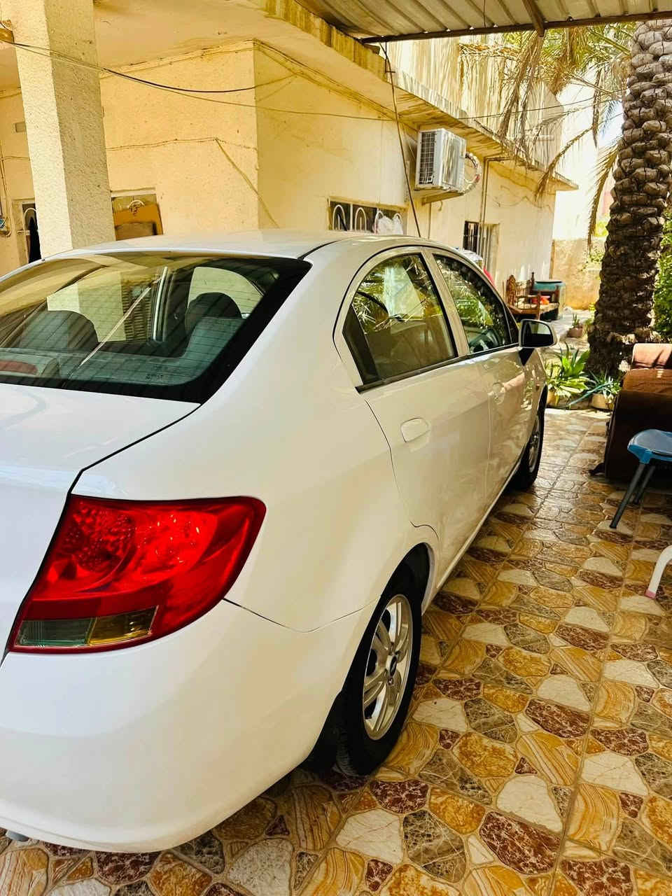 السلام عليكم
شوفر ليت سايل 2012 خليجي شركة عامة 
رقم بغداد انكليزي جديد وسنويه لل 2031 شرط التحويل 
السياره كلش نضيفه وبلاديه على ايد وحده من 2012 السياره كلش نضيفه 
محرك 1500 زنجيل كلش قوي واقتصادي 
شرط برغي ممفتوح بي ع شركه 
محرك وكير مكفولات 
كير عادي 5 نمر 
جام كهرباء 
ويل كب بلادي 
تبريد ثلج 
شاشه 
صدر جديد تخم تاير 
كهربائيات كله شغاله سنتر لوك 
ترايك وين متريد 
السياره بدون ضربه شرط بيها صبغ صبغتها ع ايدي فرن 
ومصورها قبل الصبغ 
والسونار موجود بالمنشور جديد اكفلك ضربه او تبديل دكه جاكوج مابيه دواخل كله مكفوله 
السعر 55 وبيها مجال 
العنوان بغداد رقم الهاتف وبي واتساب ***********
