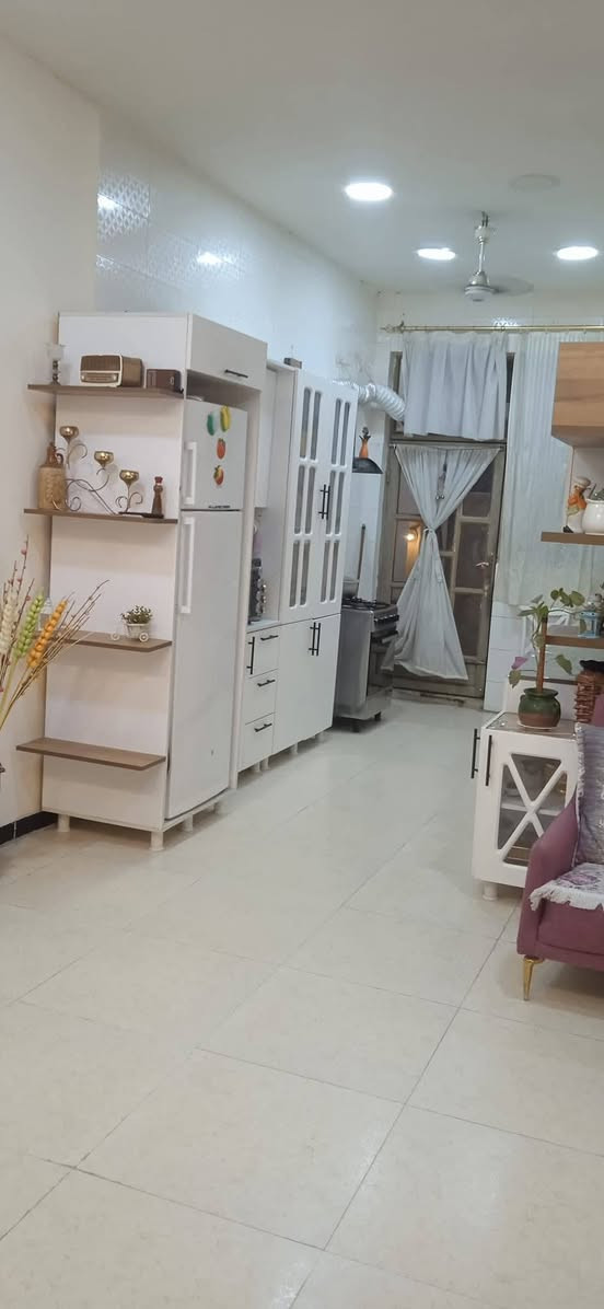 سلام عليكم دار للبيع المساحه100مترواجه سبعه إلا ربع النزال 16طابقين ثلاث غرف سند 25زراعي دوره حي دجله السكني البيت باسمي السعر 180بي مجال بعد المعاينه الاستفسار ***********واتساب فقط
