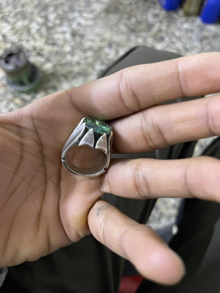 زبرجد 65 
عقيق مشمشي قديم 45 
***********
بغداد الررئاسه شارع 20
