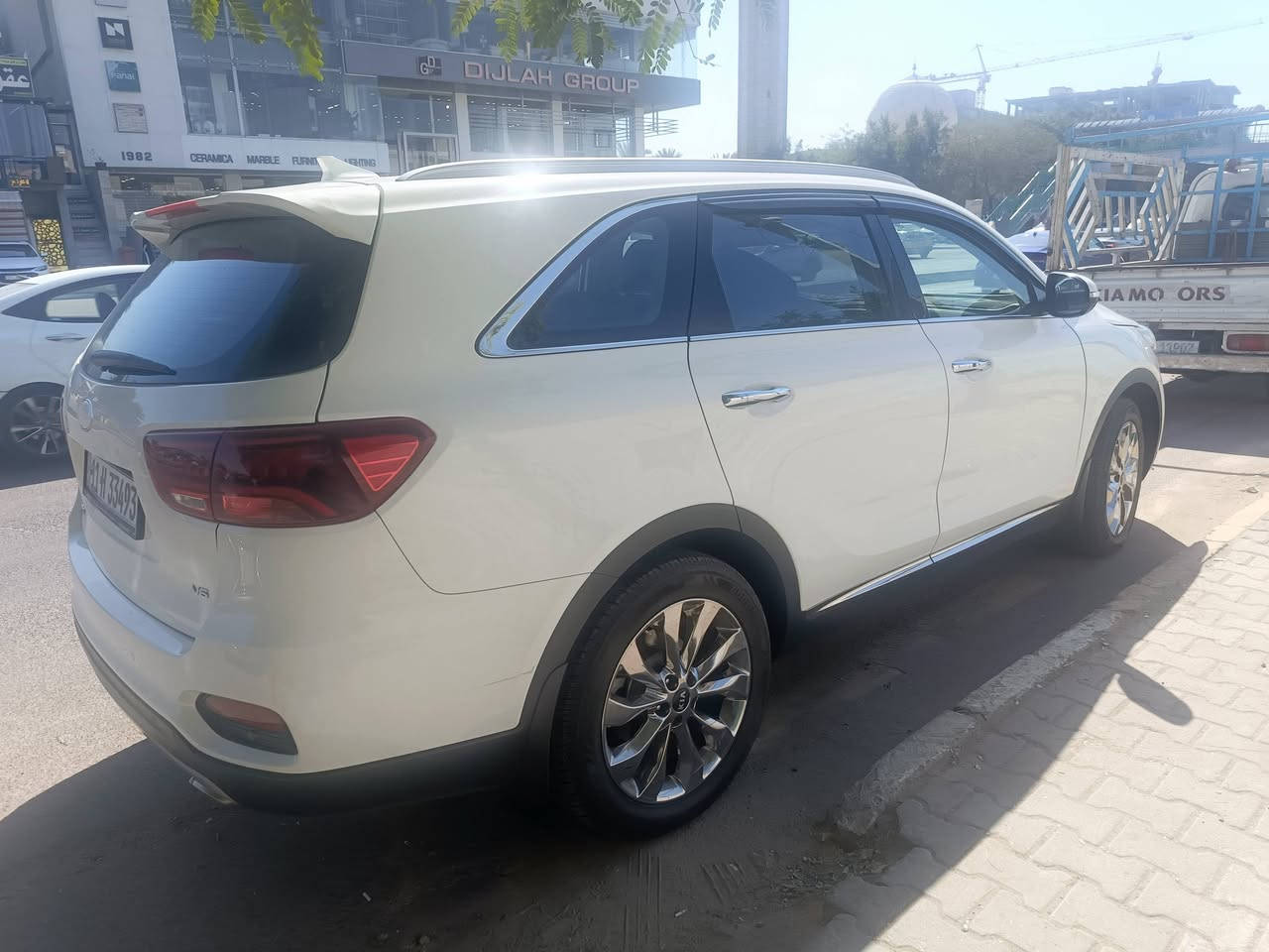 للبيع كيا سورنتو موديل 2019 خليجي
رقم بغداد دولي فول مواصفات عدا البانوراما 
مكفولة من الصبغ والتبديل السونار مرفق بالمنشور 
گير محرك كفاله ماشيه 95 ألف محرك 6 سلندر 
مكان السيارة بغداد الكرخ 
***********
