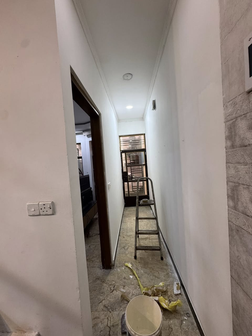 كرسته عمل
صباغ 
متواجد فيس مكاني البنوك 
هاذا رقمي ***********
