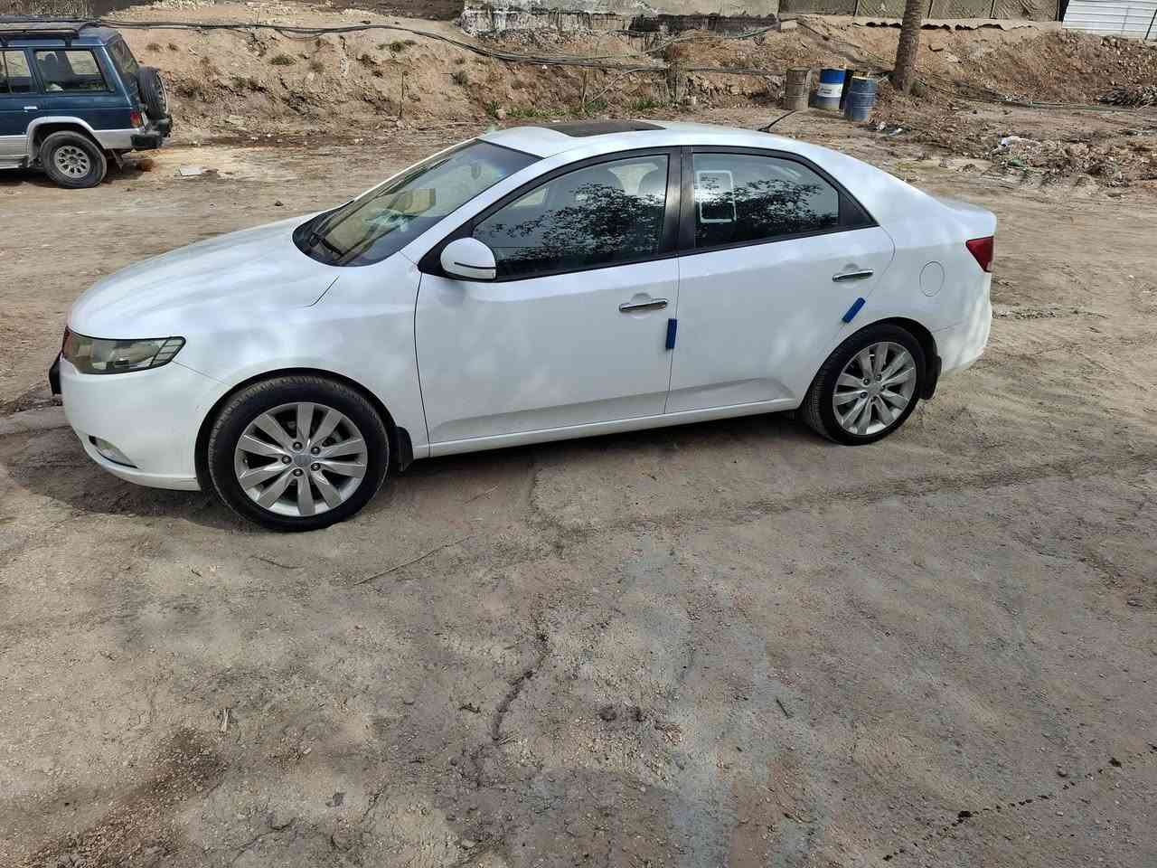 سلام عليكم سيراتو مديل 13 فول عده البصمه رقم نكليزي بسم كردي سعر112 بيه مجال مكان كربلاء *********** بس ذني بيه بصوره
