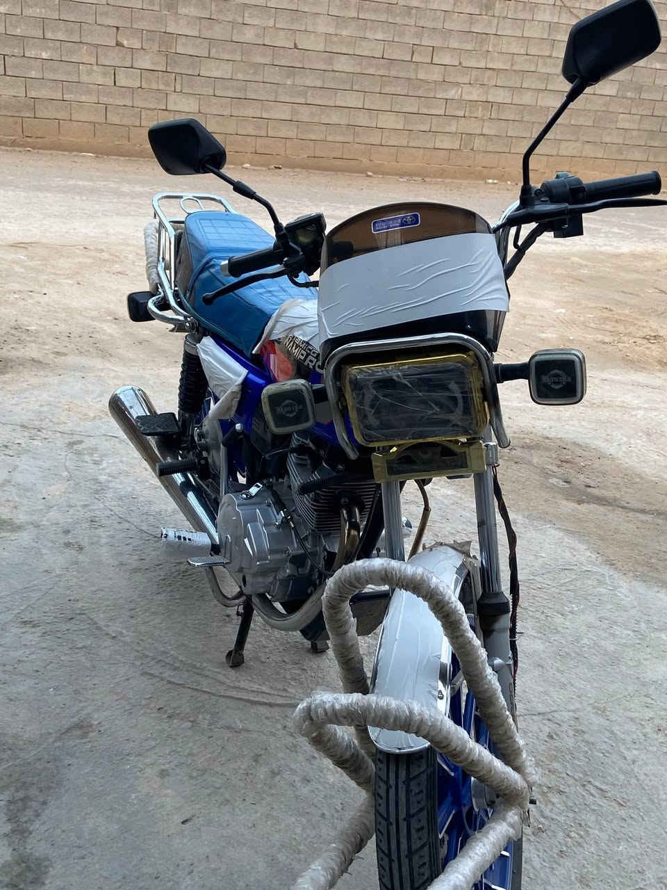 سلام عليكم اخوان  عندي هاي الدراجه نضيفه خير من لله  ربع  ما تصرف عليه  كفاله صبانه ما ممدوده ع محرك كله ع وضع البلاد  معدل وشلعه خير من الله  وتجي ولك لتجيك  ول مو شراي لا يتعبني ولا اتعبه  رقم الهاتف  *********** اتصال  ع هاذه الرقم  فقط   دراجة  كدامك النضافه ما احجي
