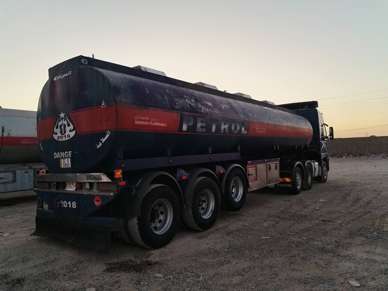 فولفو شخاطه سنكل خلفي موديل ٢٠٠٢ تخم تاير محرك يبخر بدون نقص طوناج باقي سنه سنويه شهر ٥ تصقط
تانكي وعد خنجر موديل ٢٠١٦ حموله ٣٦٠٠٠ موحده سياره جوه شغل
السعر ٢٦٠ وبيها مجال
رقم الهاتف
*********** زين
*********** اسياء
