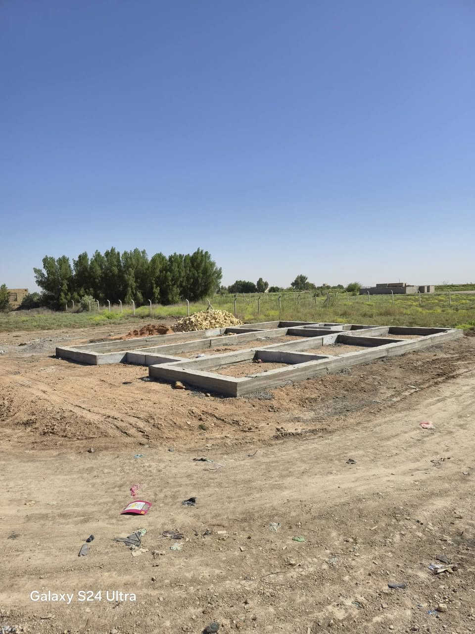 قطعه زراعي للبيع سند 25 المساحه 280 مشتغله اساس كونكريت مسلح.مكان القطعه طريق ال بوخشم مقابيل الجامع. السعر. 18 وبيها مجال موبايل ***********
