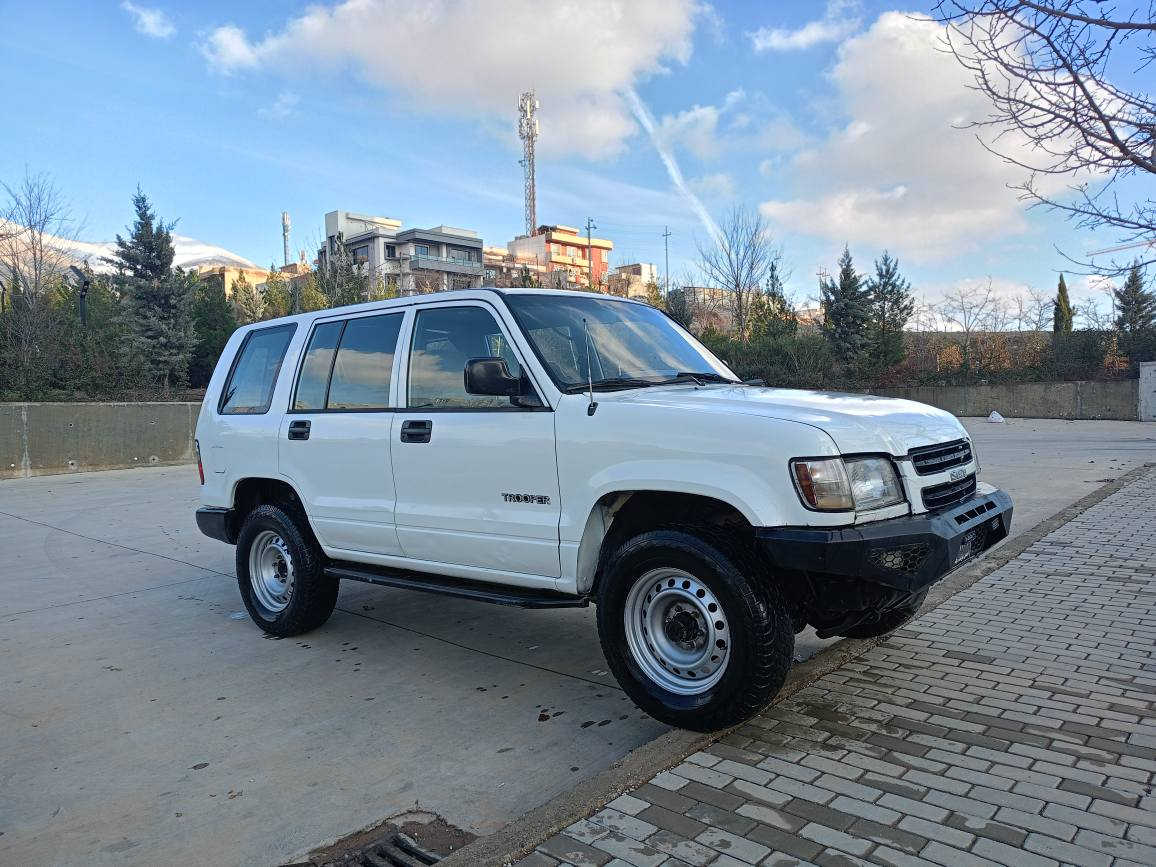 ئاسوزو یابانی مۆدێل 2000
ئاڕمی پلاستیکی سلێمانی
گێڕ عادی  ناوبۆر دەبڵ ئێرباگ
  تەبرید ساردو گەرم 
 مەکینەی بیلادی٣ ھەزار  بلاجکتۆر ئۆکس و بلوتوز
 ویل کونەمشک تایەی جەبەلی لایت زینۆن دەبڵ گێچ کارەبای مەزبوت  چەن پەڵە بۆیاخێکی ھەیە بێ دەعم 
گێڕ مەکینە ئەکسل تەقەو رەقە تەبرید بەشەرت پێشوو دوای تازە داگیراوە لۆک لۆکە  
ئاڕم و ئەوەلیات و غرامە و حیجز بەشەرت ئاڕم بەشەرت
سعری ٥٣$گەڵاو مەعامەلە شوێن سلێمانی
گۆڕینەوەش ئەکەین بەشتێک دڵمان بیگرێ 
***********
سفر حەوسەد و حەفتا دوسەدوپەنجاودوو چل سیویەک السليمانية, العراق
