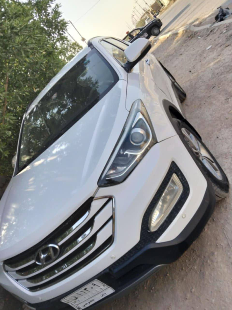 سنتافي 16 خليجي
رقم بابل باسمي 
مكينته 2400 مكفوله 
بيهه صبغ بنيد وصبغ شي قليل من الجاملغات الاماميه 
بدون اي تبديل بدون اي دواخل 
نص فوول 
جاهزه ما بيهه نقص 
السعر 155وبيه مجال 

مكاني ديوانيه 
***********
