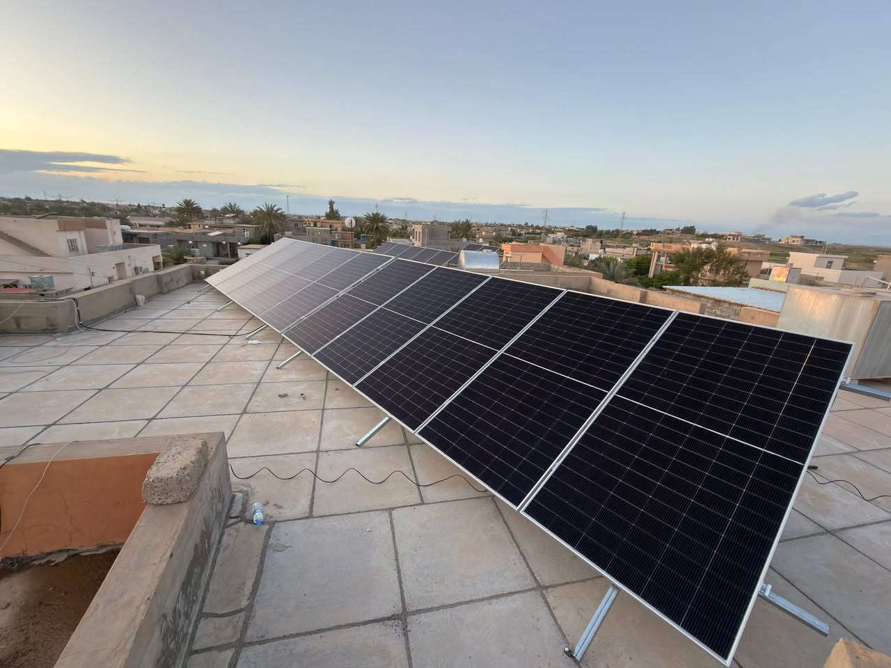 من اعمالنا اليوم في قضاء #العلم 
⚡ منظومات طاقة شمسية بالتقسيط لمدة 18 شهر منصة الرافدين (بدون مقدمة)
🔋 المنظومة الأولى (6 أمبير نهاري / 5 أمبير ليلي)
الألواح: 3 ألواح لونجي
الإنفيرتر: 3.2 كيلوواط
البطارية: 5 كيلوواط ليثيوم
السعر الكلي: 3,150,000 دينار
القسط الشهري: 175,000 دينار
ــــــــــــــــــــ
🔋 المنظومة الثانية (8 أمبير نهاري / 5 أمبير ليلي)
الألواح: 4 ألواح لونجي
الإنفيرتر: 4 كيلوواط
البطارية: 5 كيلوواط ليثيوم
السعر الكلي: 3,330,000 دينار
القسط الشهري: 185,000 دينار
ــــــــــــــــــــ
🔋 المنظومة الثالثة (8 أمبير نهاري / 5 أمبير ليلي)
الألواح: 4 ألواح لونجي
الإنفيرتر: 6 كيلوواط
البطارية: 5 كيلوواط ليثيوم
السعر الكلي: 3,600,000 دينار
القسط الشهري: 200,000 دينار
ــــــــــــــــــــ
🔋 المنظومة الرابعة (10 أمبير نهاري / 8 أمبير ليلي)
الإنفيرتر: 4 كيلوواط – ضمان سنة
البطارية: 8 كيلوواط ليثيوم – ضمان 5 سنوات
الألواح: 5 ألواح لونجي
السعر الكلي: 4,200,000 دينار
القسط الشهري: 233,000 دينار
ــــــــــــــــــــ
🔋 المنظومة الخامسة (12 أمبير نهاري / 10 أمبير ليلي)
الإنفيرتر: 6 كيلوواط فلستي – ضمان سنة
البطارية: 10 كيلوواط فلستي – ضمان 5 سنوات
الألواح: 6 ألواح لونجي
السعر الكلي: 5,000,000 دينار
القسط الشهري: 277,000 دينار
ــــــــــــــــــــ
🔋 المنظومة السادسة (16 أمبير نهاري / 15 أمبير ليلي)
الإنفيرتر: 6 كيلوواط – ضمان سنة
البطارية: 15 كيلوواط ليثيوم – ضمان 5 سنوات
الألواح: 8 ألواح لونجي – ضمان 15 سنة
السعر الكلي: 6,120,000 دينار
القسط الشهري: 340,000 دينار
ــــــــــــــــــــ
🔋 المنظومة السابعة (20 أمبير نهاري / 14 أمبير ليلي)
الإنفيرتر: 8 كيلوواط
البطارية: 15 كيلوواط ليثيوم
الألواح: 10 ألواح لونجي – ضمان 15 سنة
السعر الكلي: 6,750,000 دينار
القسط الشهري: 375,000 دينار
ــــــــــــــــــــ
🔋 المنظومة الثامنة (25 أمبير نهاري / 25 أمبير ليلي)
الإنفيرتر: 8 كيلوواط
البطارية: 25 كيلوواط ليثيوم
الألواح: 12 ألواح لونجي – ضمان 15 سنة
السعر الكلي: 9,000,000 دينار
القسط الشهري: 500,000 دينار
ــــــــــــــــــــ
🔋 المنظومة التاسعة (30 أمبير نهاري / 30 أمبير ليلي)
الإنفيرتر: 12 كيلوواط
البطارية: 30 كيلوواط (15x2) ليثيوم
الألواح: 14 ألواح لونجي – ضمان 15 سنة
السعر الكلي: 11,000,000 دينار
القسط الشهري: 611,000 دينار


**إذا كنت صاحب هذا الإعلان وتريد حذفه لأي سبب، رجاءا أرسل رسالة إلى الدعم الفني**