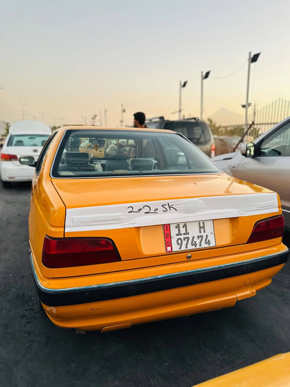 بارص 20سياره جاهزه كير مكينه تبريد تخم تاير بيها بارد واضح بالصوره الباب الخلفي وشويه بالحاجب مال لايت الايمن  السعر 55 وباقي التفاصيل اتصل واني حاضر ***********
