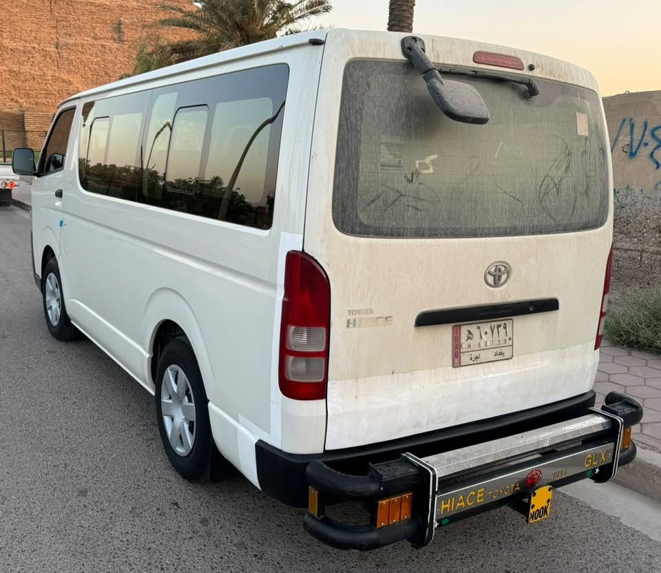السلام عليكم 
سيارة هايسة للبيع  بعدهه جديده ماداخله كراج ابدد
ماشية ١١٣ الف سيارة جديده فقط بيهه بارد بجاملغ الخلفي 

للاستفسار ***********
