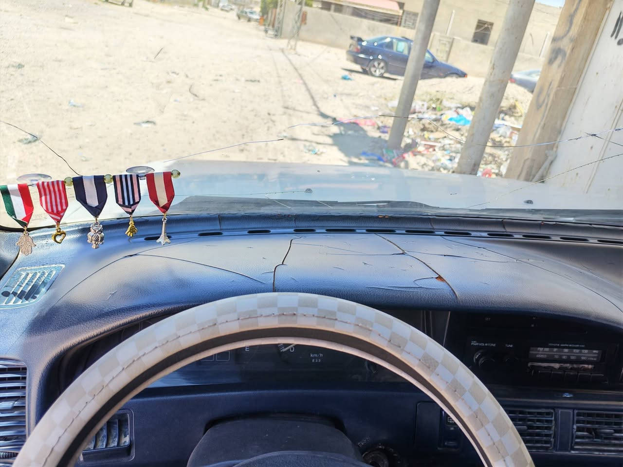 السلام عليكم كورلا 1990 للبيع رقم بغداد سنوية 🪪بشهر ال 11 تسقط يسرة بلاد🚘 بيهة قطعة صبغ جاملغ خلفي جهة السايق تدفئة🔥 وتبريد ❄ شغالات غرفتهة الداخلية نضيفة🫰 مثل ماواضحة بل صور السيارة مابيهة اي نقص نضافتهة مثل ماموضح بل صور السعر 52$💵 وبيهة مجال مكانهة سامراء وللتفاصيل اكثر, *********** واتس اب او  تفضل خاص
