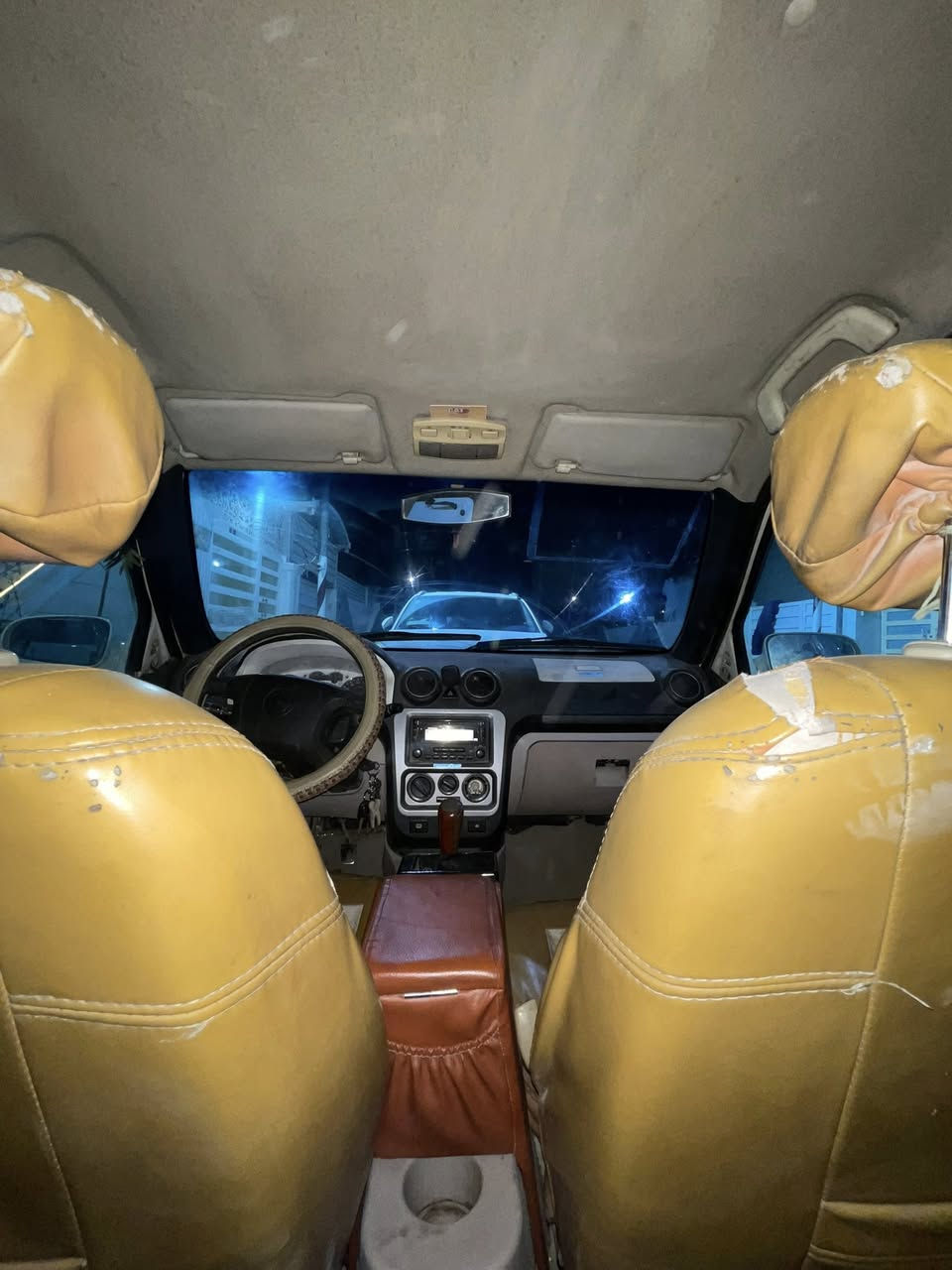 السلام عليكم سياره سيكي للبيع موديل 13 لون ابيض خصوصي رقمها بابل سنويه ساقطه صار 4سنوات راعيها يريد مداور محرك بي دخان بالكبس فقط كيرها مكفول توني معمره من عينه وصينيه وبولبرين وعنابرين جدد للكلج حداديتها 70% الك يمي مشط ودبلات جدد بس شدهن وكشرها شوف العين بس دحجات بسيطه سعرها 27 مكاني بغداد حي الجهاد ***********
