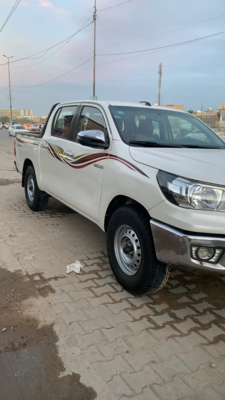 السلام عليكم تيوتا (2018 كير حداديه تخم تاير تبريد كله شرط السياره كارتون رقم دولي سنويه جديده توه صاعده هزه سنوه لل 30 رقم مثنى بسمي  السعره 200 بيه مجال مكان نجف ملاحظه السياره بيه باب خلفي مبدل صبغ صفحت البدي وقبق اتكمه مبدل مو كله نص منه ويله البلادي موجود ***********
