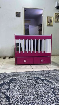قفلة ٤٠ • نظيف جدا • أثاث أطفال
