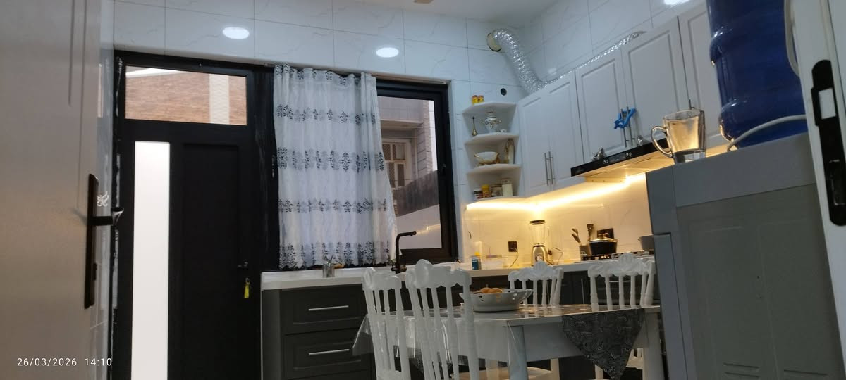 ***********
السلام عليكم}
للبيع الموقع دور الزراعة الثانية خلف مكتب الريان✓
(التفاصيل)
المساحة (144)م الواجهة(8)م النزال(18)م بناء حديث2025
مطبخ عن(4×340)م
استقبال(4×6)م
صالة داخلية معزولة(5×4)م
خرف نوم عدد2(4×425)(4×325)م
منور خلفي(4×150)م
منور داخلي(2×1)م
حمام طابق اول(250×150)م+حمام طابق ثاني
ارتفاع السقف(315)م
بيتونة كبيرة+صحيات
المواصفات
الكهرباء بواري سعودي الفنار الاصلي تأسيس نضام خطوط  الاحمال الثقيلة نقاط الاصلي الثقيل تأسيس الماء و المجاري الاصلي المصري الشريف نضام دكت مبردة كبيرة للغرف و الصالة استقبال جبسبورد +انارة مكنتك الارضية بورسلين هندي ثقيل الاصلي وكالة(يتاكيا)
سيراميك جدار الصحيات +مطبخ هندي وكالة(يتاكيا)
السطح+البيتونة شتايكر
السعر/ 115
