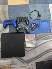 من رخصت الادمن بلي 4سلم للبيع مع ملحقاتة قرص كريدوس وفيفا 18 و 23 مع ا...