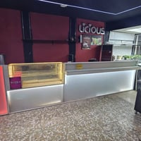 ميز فاترينا • مرمر وخشب تركي • براد وانارة