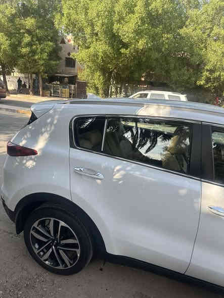 سلام عليكم 
كيا سبورتج خليجي مديل 2020 
السياره جديده ماشيه 32 
مكفوله كفاله عاعة لابارد لاصبغ ولا شخوط 
فقط رصعتين كلش صغار 
المواصفات 
شاشه اصليه انفكيشن اريل 
مري شفط 
حساس امامي خلفي 
رقم بغداد ب اسمي مكانهه بغداد الكرخ 
السعر 218 بيهه مجال بسيط جدا 
رقم الهاتف ***********
