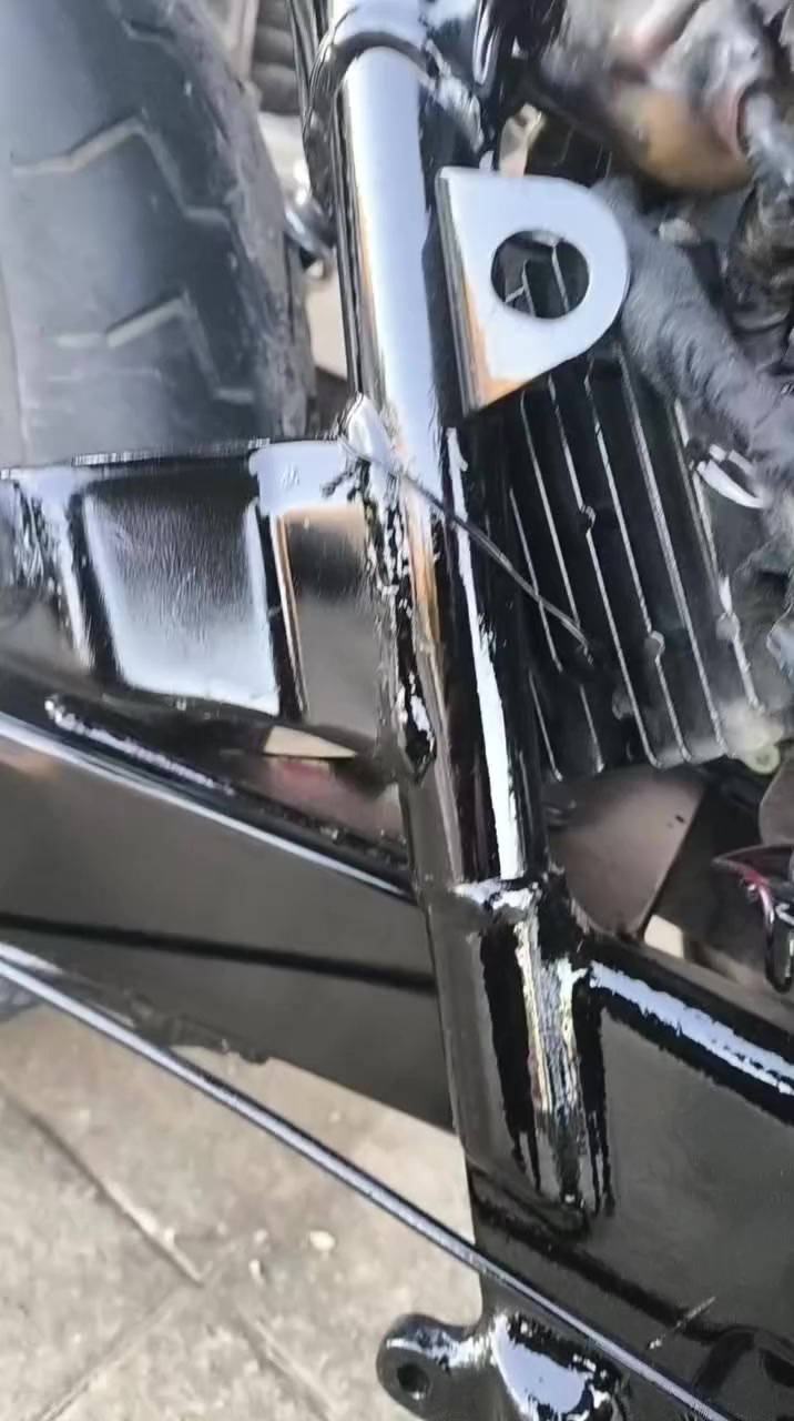 سلام عليكم شباب
جزاء بسيط من شغل ورشة 
وشرح داخل فديو لسبب لي مايخليني انشر بعض دراجات 

متوفر صيانه وتعمير وصبغ وتلميع نيكلات وبولش وتعديل دراجات الكلاسيك ومواد الاحتياطية داخل الورشة ونشرف بيكم اخوتي والعمل مالتنه كل ضمن ضمان 

علي المشهداني ***********....*********** واتساب 
سيف ابو نمر ‏‪+964 772 489 4940‬‏
