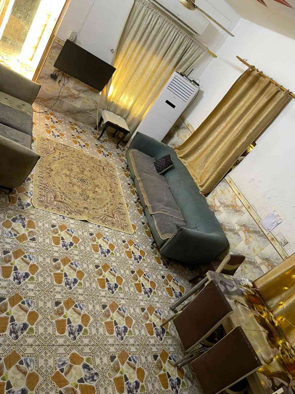 دار للبيع او مراوس مساحه 200 متر شارع الصيدليات 
منطقه الخماس الاولئ  فرع بيت دايخ الاستفسار مراجعة مكتب حاتم كريم ابو مصطفى او اتصال ☎️ 
***********
***********
