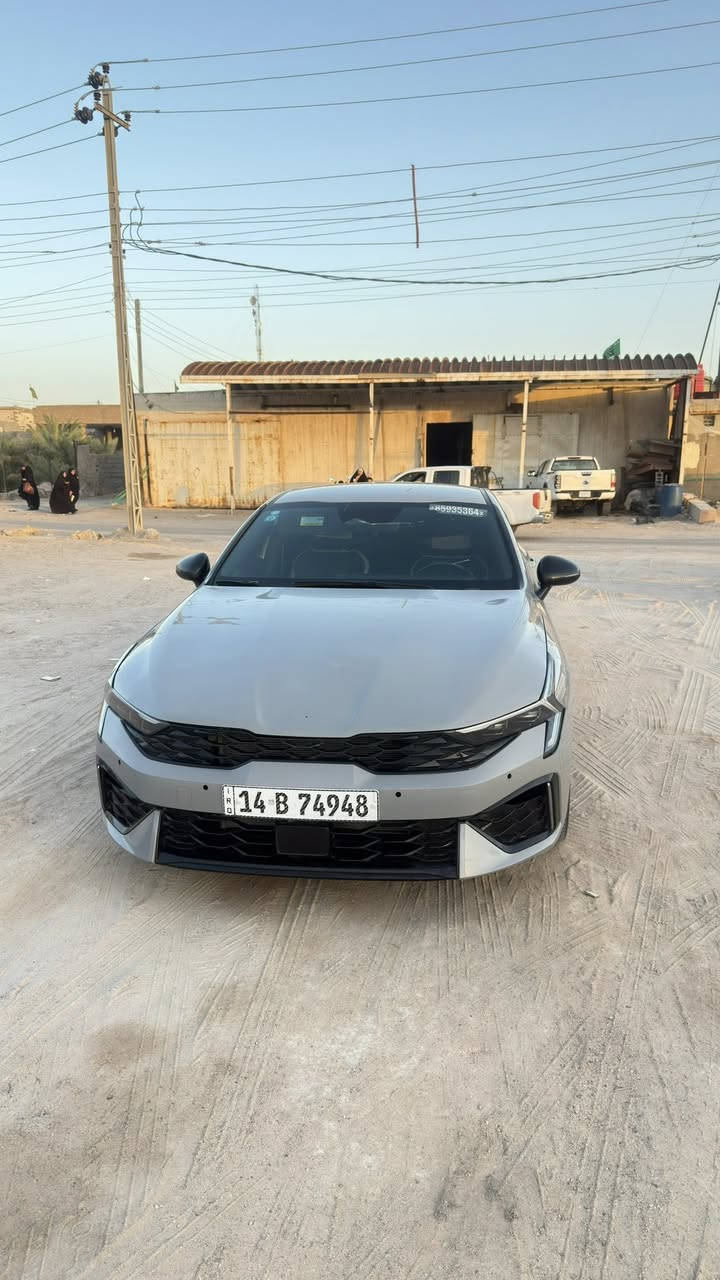 سلام وعليكم وارد امريكي ضربه نص بنيد فقط سيارت حلوه وجديده مكان السياره البصره السعر 190$ رقم الهاتف ***********

